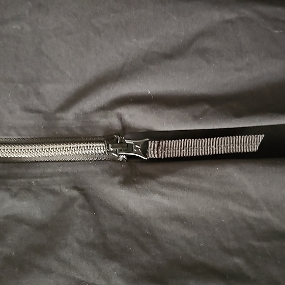 391. Lululemon Fo Drizzle Jacket - Picture 8 of 14